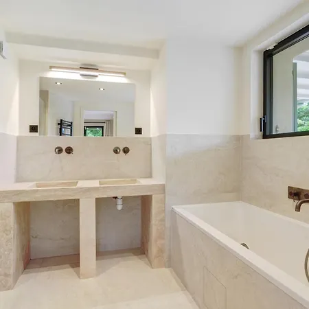 Maison St Tropez Dans Les Vignes *